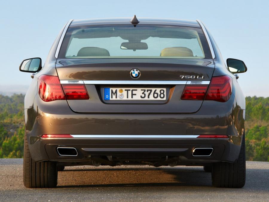  BMW 750Li 2012 года  (фото 15 из 16)